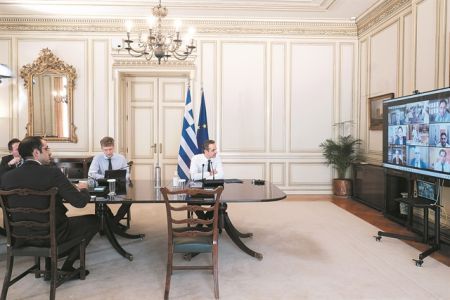 Τα διλήμματα του Πρωθυπουργού για οικονομία, εκλογές και ανασχηματισμό