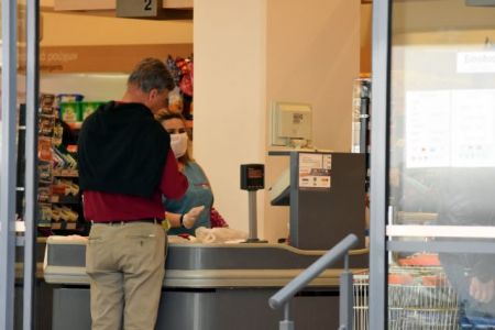 Νέο ωράριο στα σούπερ μάρκετ: Τι ώρα θα ανοίγουν και θα κλείνουν