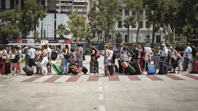 Τουρισμός: Πώς πρέπει να ανοίξει – Οι τρεις κανόνες Τσιόδρα