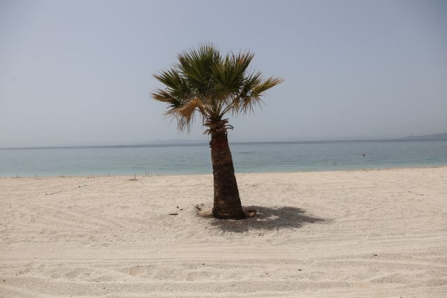 Κορωνοϊός: Πόσο επικίνδυνο είναι το μπάνιο στη θάλασσα