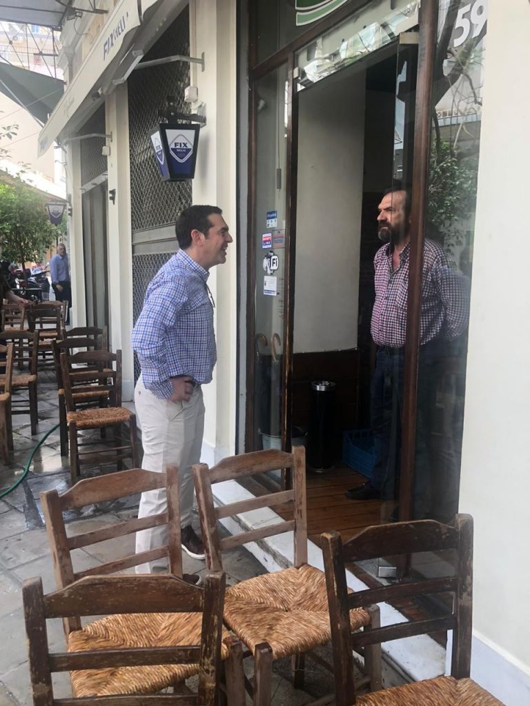 Βόλτα στο κέντρο της Αθήνας ο Αλέξης Τσίπρας