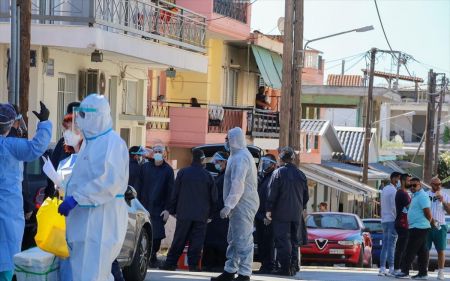Κορωνοϊός: Πονοκέφαλος οι «γιορτινές» υγειονομικές βόμβες του Μαΐου