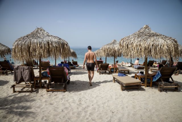 Αντίδοτο στον καύσωνα το άνοιγμα των πλαζ – Εσπευσαν οι Αθηναίοι