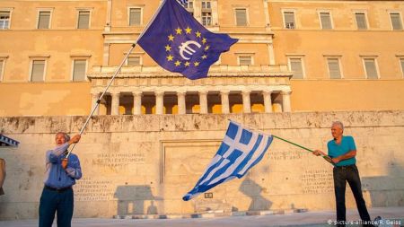 «Γιατί η Ελλάδα αγάπησε ξαφνικά την ΕΕ»
