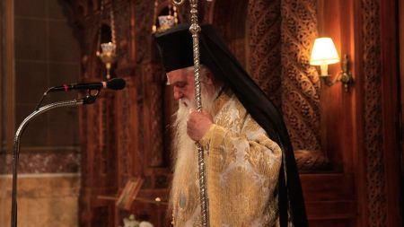 Το Twitter«αφόρισε» τον Αμβρόσιο