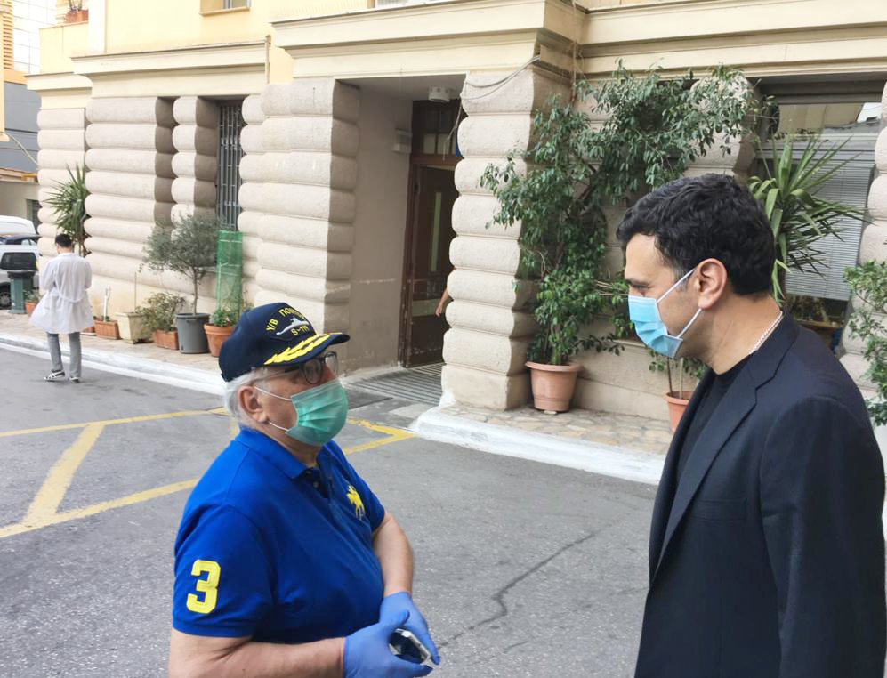 Επίσκεψη Κικίλια στο Ιπποκράτειο – Τι συζήτησε με γιατρούς, νοσηλευτές, ασθενείς
