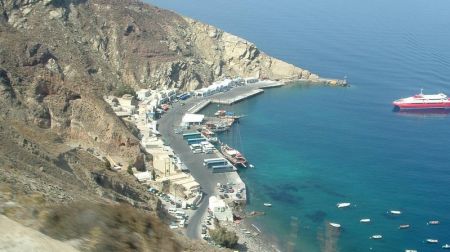 Πρόσκρουση πλοίου στο λιμάνι της Σαντορίνης