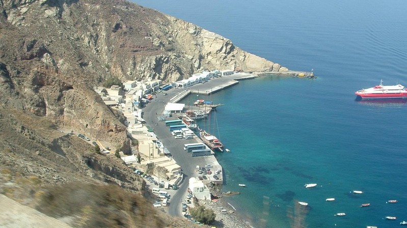 Πρόσκρουση πλοίου στο λιμάνι της Σαντορίνης