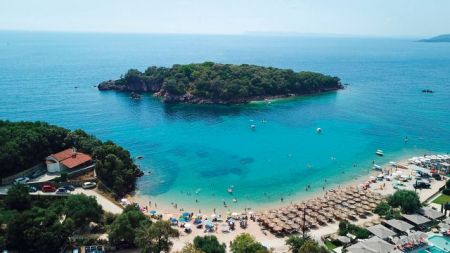 Ενίσχυση του εσωτερικού τουρισμού με  voucher σε 250.000 δικαιούχους