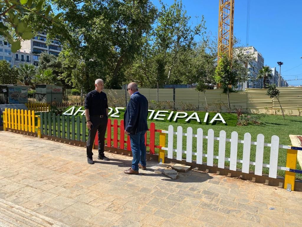 Δήμος Πειραιά: Αναπλάσεις πρασίνου και φυτεύσεις εποχιακών λουλουδιών