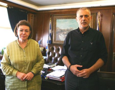 Συνάντηση Μώραλη με Μενδώνη – Μίλησαν για τα αρχαία στην Πειραϊκή