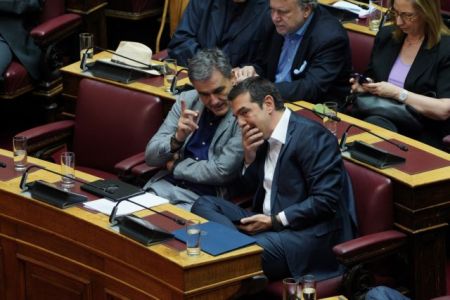 Σπιράλ ύφεσης «βλέπει» ο ΣΥΡΙΖΑ