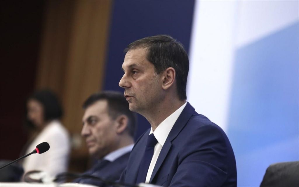 Theoharis announces 15 June opening of Greek tourism without Covid-19 testing