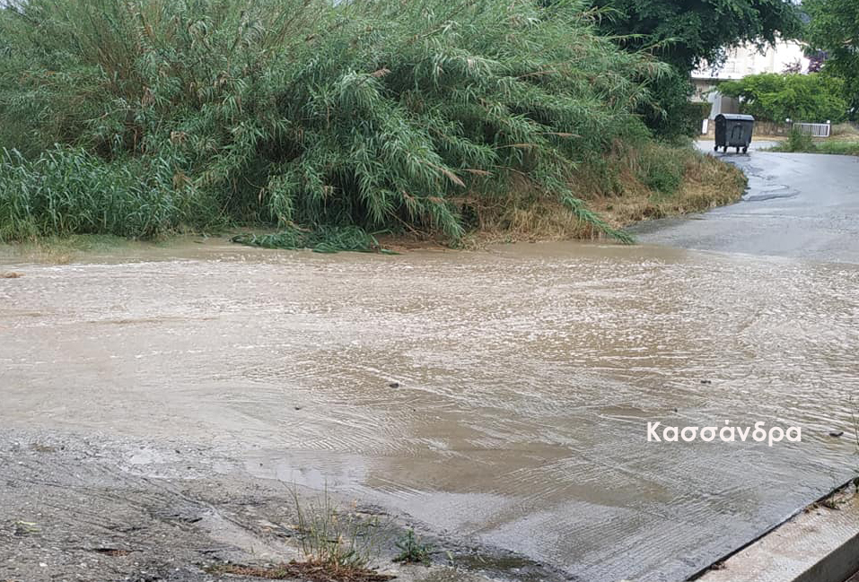 Κακοκαιρία – «Πνίγηκαν» Νέα Μουδανιά και Κασσάνδρα