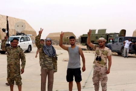 Λιβύη: Ο Σάρατζ ανακατέλαβε περιοχές νότια της Τρίπολης από τις δυνάμεις του Χαφτάρ