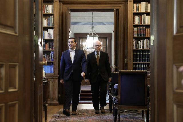 Οταν η Πρόεδρος συνάντησε τον Τσίπρα
