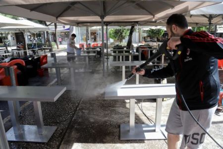 Εστίαση: Αντίστροφη μέτρηση για το άνοιγμα – Πυρετώδεις προετοιμασίες