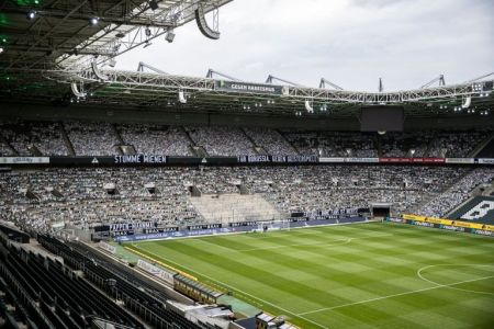 Γκλάντμπαχ-Λεβερκούζεν: Φωτογραφίες οπαδών στις κερκίδες