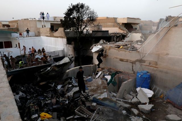 Πακιστάν:  Οι μαρτυρίες των δύο επιζόντων του τραγικού αεροπορικού δυστυχήματος