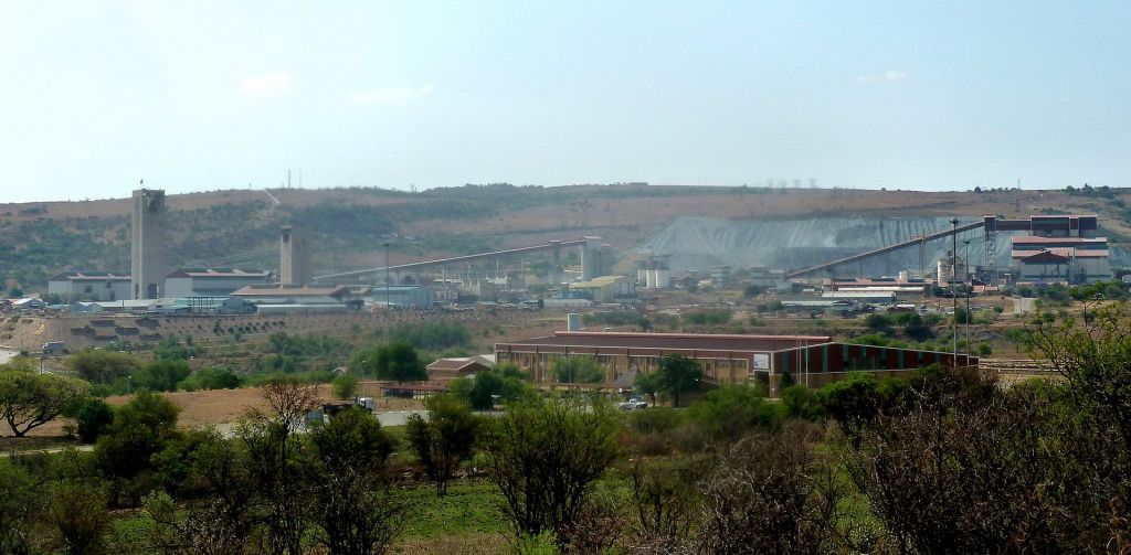 Θετικοί στον κοροναϊό 53 εργαζόμενοι σε χρυσωρυχείο στη Νότια Αφρική