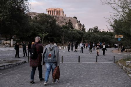 Πώς επηρέασε ο κοροναϊός την οικονομία και τα σχολεία