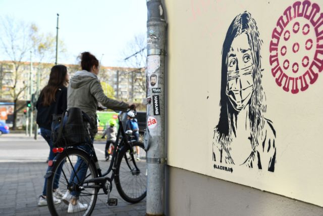 Γερμανία: Απειλούν τη ζωή των επιστημόνων που είναι επιφυλακτικοί στη γοργή άρση του lockdown