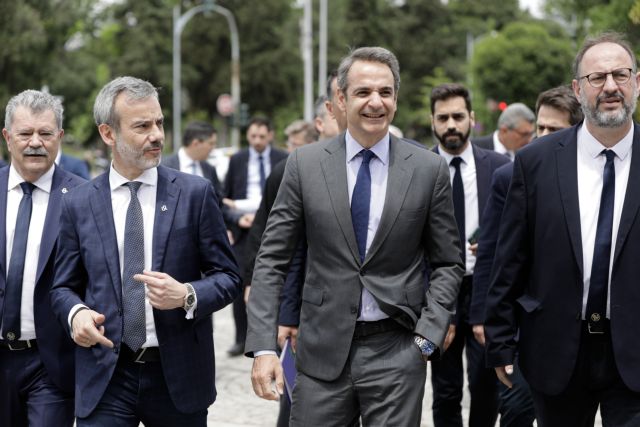 Οδικός τουρισμός: Ανοίγουν τα χερσαία σύνορα στις 15 Ιουνίου – Το μήνυμα Μητσοτάκη