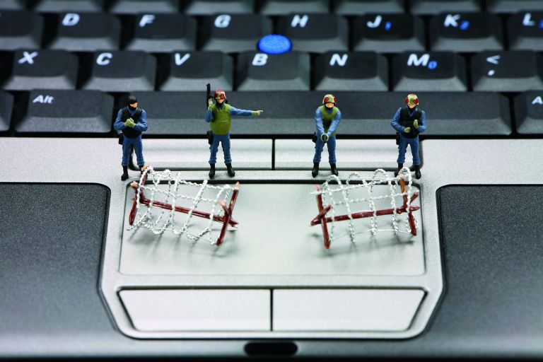 Αμερικανικά τρολ επιτίθενται στην Ευρώπη με το βλέμμα στις ΗΠΑ