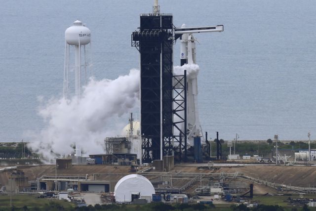 Ο κακός καιρός ανέβαλε την ιστορική επανδρωμένη αποστολή της SpaceX στο Διάστημα