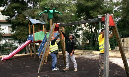 Δήμος Πειραιά: Ανακατασκευάζει οκτώ παιδικές χαρές
