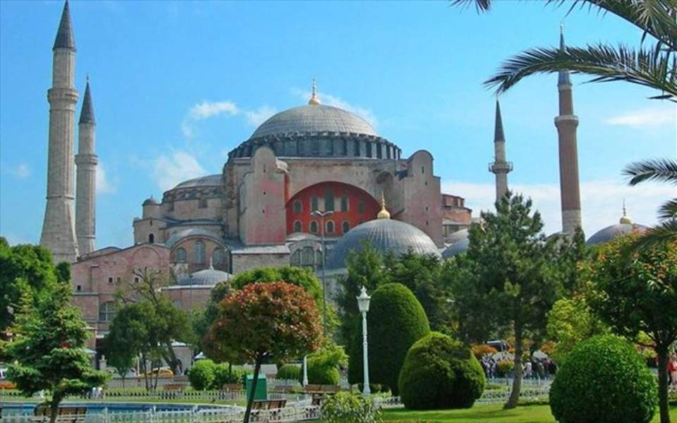Τουρκία: Στην πλατεία απέναντι από την Αγιά Σοφιά η προσευχή της Παρασκευής