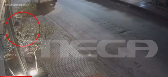 Αποκλειστικό MEGA: Καρέ-καρέ η διάρρηξη εστιατορίου στο Ίλιον