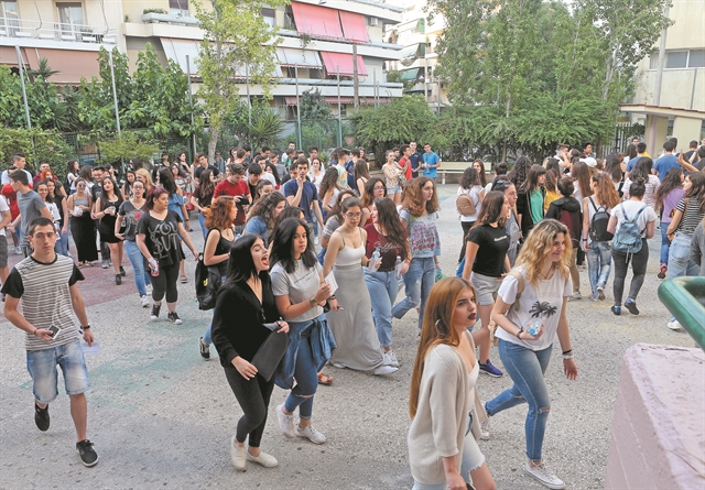 Στη Βουλή το εκπαιδευτικό νομοσχέδιο με επαναφορά της διαγωγής – τι άλλο περιλαμβάνει