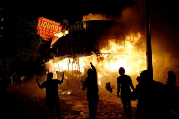 Παρέμβαση Μελάνια Τραμπ για τη δολοφονία Φλόιντ: Δεν υπάρχει λόγος για βία