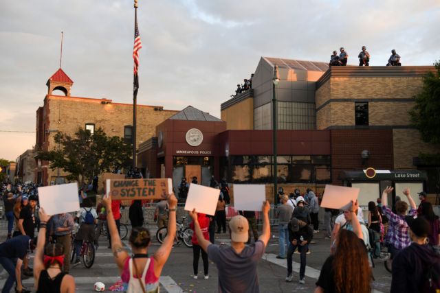 Δήμαρχος Μινεάπολης: «Ο Φλόιντ θα ζούσε σήμερα εάν ήταν λευκός»