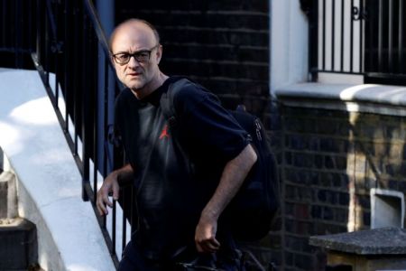 Βρετανία: 1.000.000 υπογραφές για την απόλυση Κάμινγκς