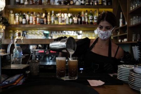 Υποτονική η κίνηση στην εστίαση – Τι περιμένουν οι επιχειρηματίες