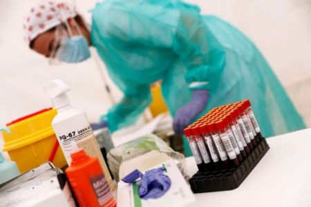 Σε προχωρημένο στάδιο η δοκιμή κινεζικού εμβολίου για τον κοροναϊό