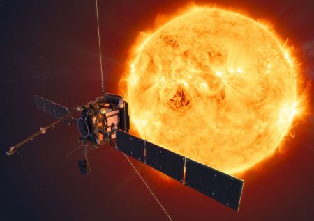 ESA: Το σκάφος Solar Orbiter ετοιμάζεται να περάσει μέσα από την ουρά του κομήτη Atlas