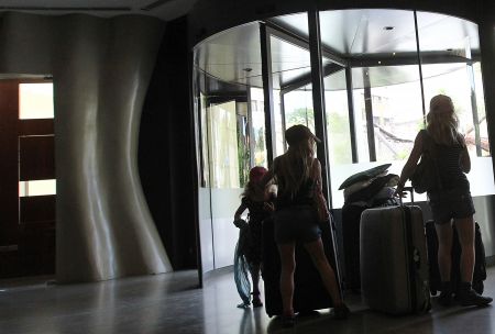 Τουρισμός: Αντίστροφη μέτρηση για το άνοιγμα των ξενοδοχείων –  Τι έσοδα προσδοκά η κυβέρνηση