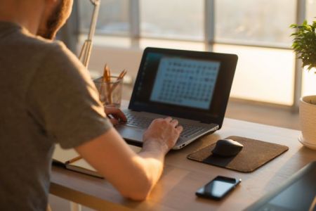 Παρατείνεται έως τις 30 Ιουνίου η εξ αποστάσεως εργασία