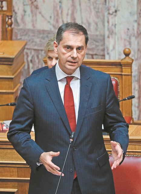 Ο υπουργός που χάνει το αεροπλάνο των διακοπών