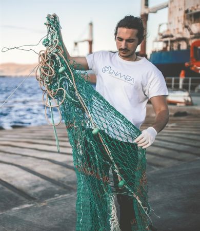 Στο Μπάκιγχαμμε διαβατήριοτα σκουπίδιαστις θάλασσες