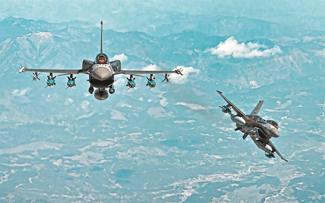 Τι κρύβεται πίσω από το μπαράζ τουρκικών υπερπτήσεων