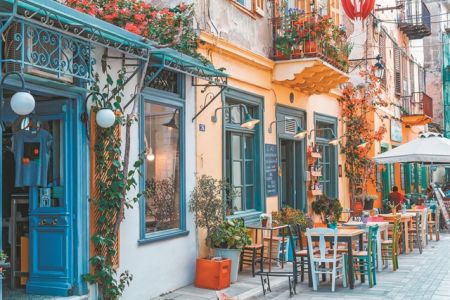 Υπ’ ατμόν οι ξενοδόχοι, στο κόκκινο οι ξενοδοxoϋπάλληλοι