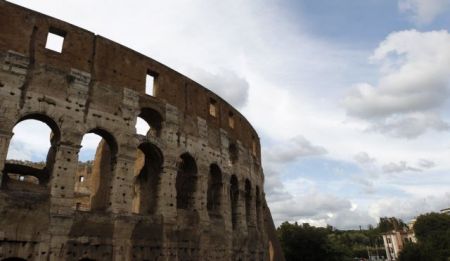 Ιταλία: Άνοιξε ξανά τις πύλες του για τους επισκέπτες το Κολοσσαίο