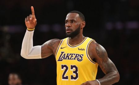 Λεμπρόν : Στοιχηματίζω ότι τα μέσα ενημέρωσης δεν έδειξαν τη διαδήλωση στην Ουάσινγκτον