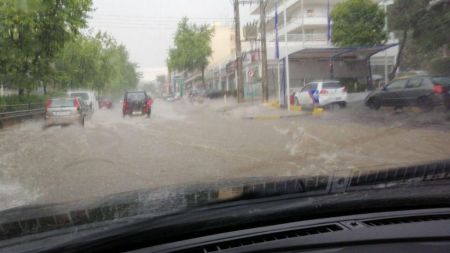 Αττική: Σφοδρή χαλαζόπτωση – Ποτάμια οι δρόμοι στη Μεσογείων