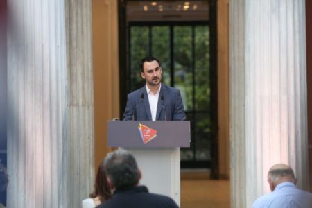 Χαρίτσης: Ο Μητσοτάκης να πάρει θέση για την εποπτεία Ντομπρόβσκις