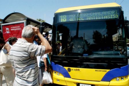 Εγκαθίστανται 409 ειδικές προεξοχές σε στάσεις λεωφορείων και τρόλεϊ